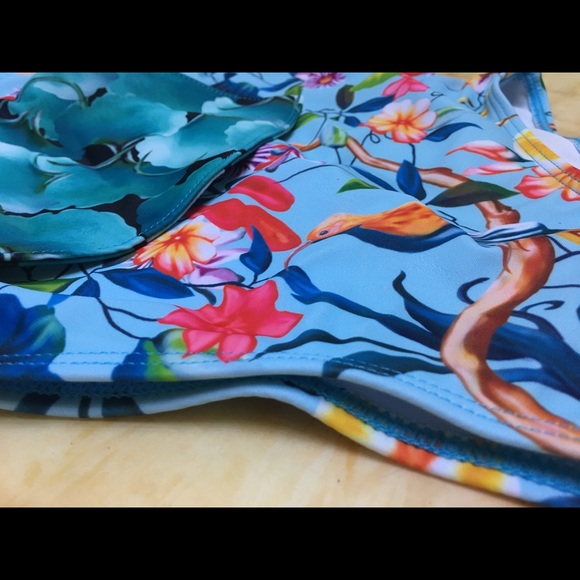 Swimwear Lotus Leaf One Pieces Swimsuit - Picture 6 of 7